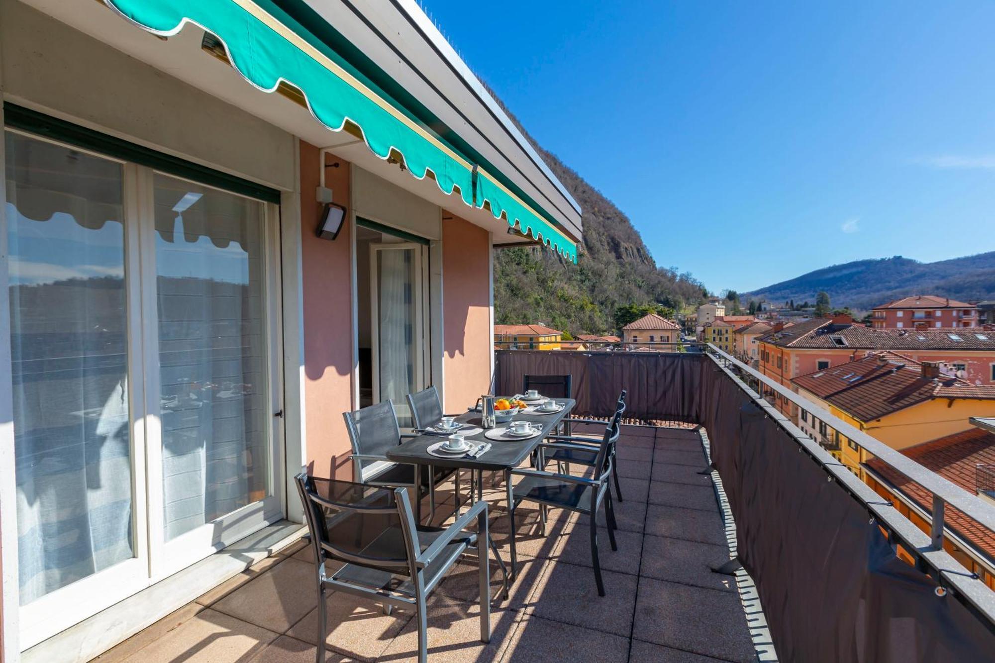 Appartamento Il Golfo Lake View - Happy Rentals Laveno Exterior foto